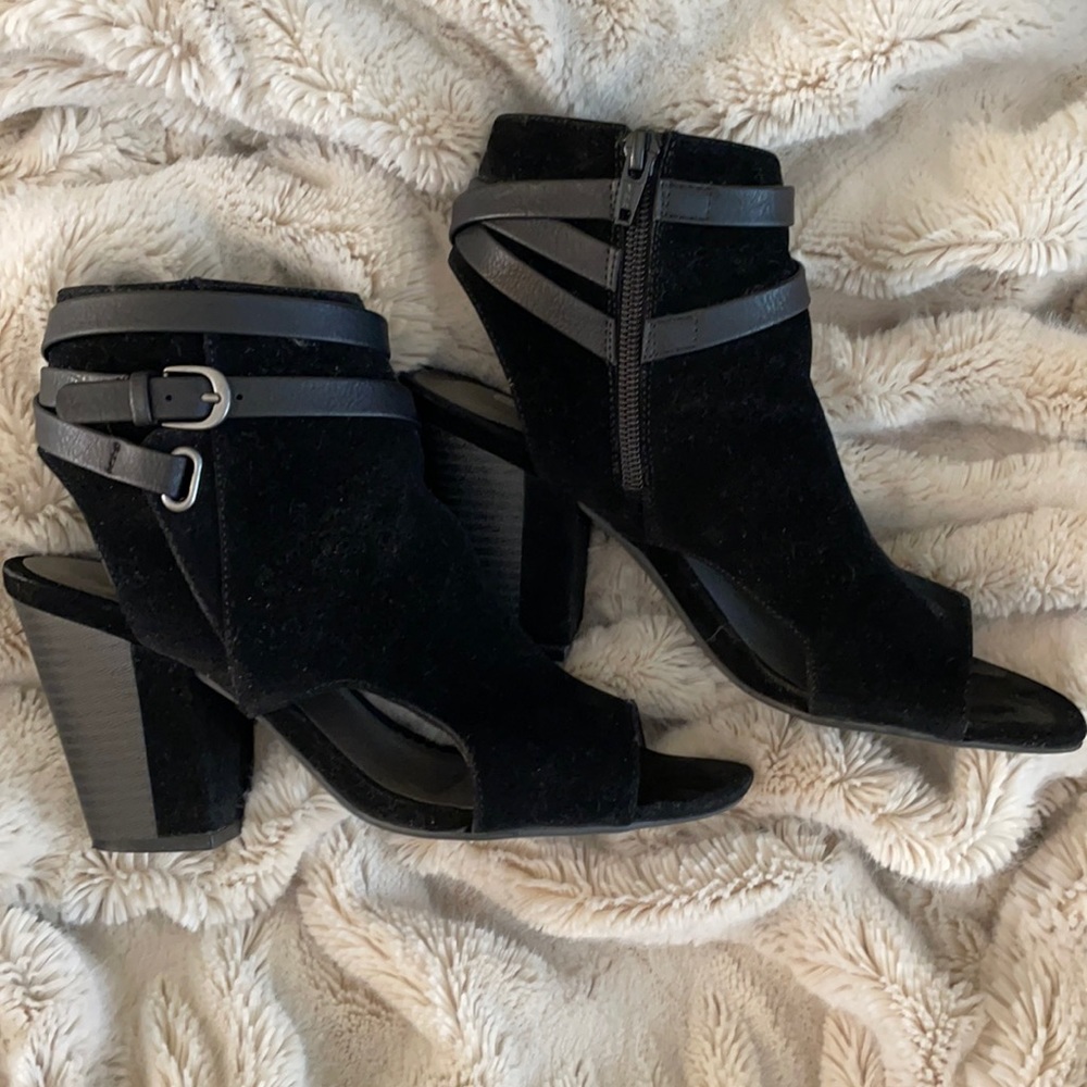 White Mountain Opentoed Ankle Boots